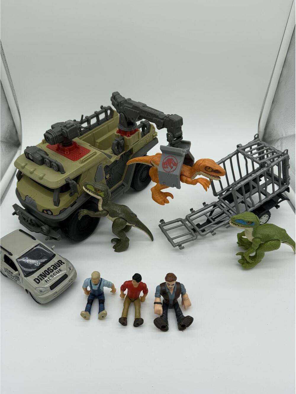 Jurassic World Dominion Capture 'N Crush Truck Lot - 3 Dinos, 3 Figures, & More!